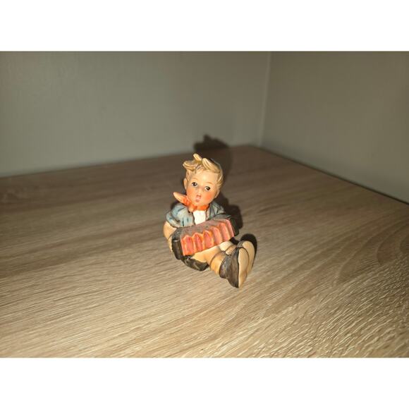 Goebel Hummel #390 TMK6 “Boy With Accordion” W Germany Figurine - Picture 1 of 7